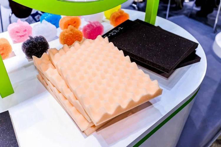 1762936052314212.jpg 发泡材料1.jpg