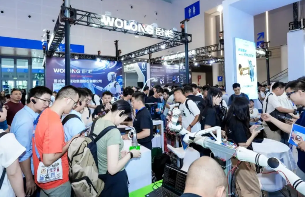 首届人形机器人展圆满落幕，成果丰硕意义深远，全国巡展逐步开启