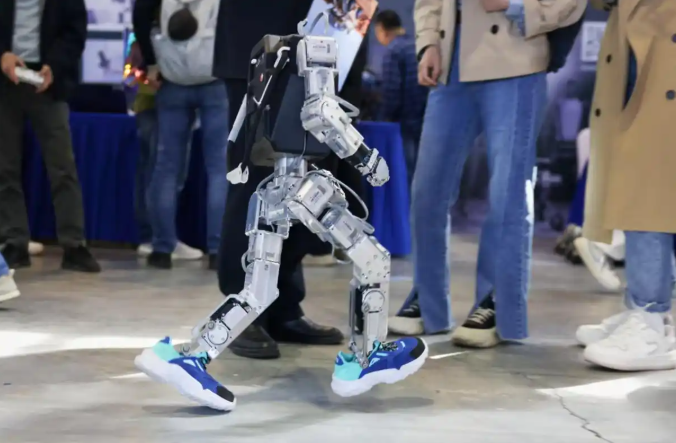 加速人形机器人技术发展“2025亚洲人形机器人展”开启全国巡展